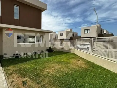 Casa 7 ambientes con 2 baños