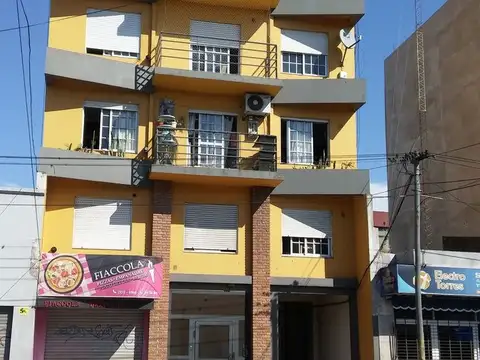 Avenida Carlos Pellegrini 100