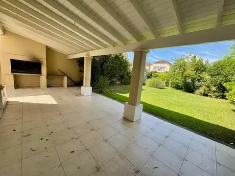 Casa 4 ambientes con 3 baños