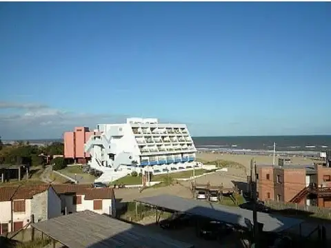 ESPECTACULAR DUPLEX DE CATEGORIA A MTS. DE LA PLAYA Y CON VISTA PANORAMICA AL MAR: V3522