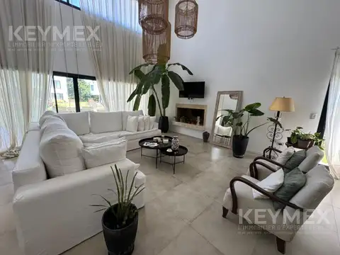 Casa en Alquiler Temporal con 4 cocheras