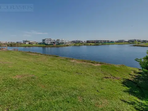 Terreno al lago en venta en el Barrio Marinas, Puertos / Escobar