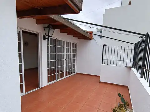 VENTA PH. 4 ambientes con terraza y patio/ ALMAGRO