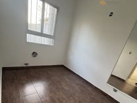 ROLDAN - CASA EN VENTA -CASCO CENTRICO - 2 DORMITORIOS