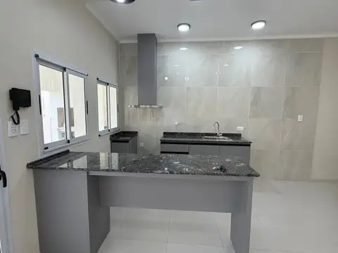 Casa 3 ambientes con 2 baños
