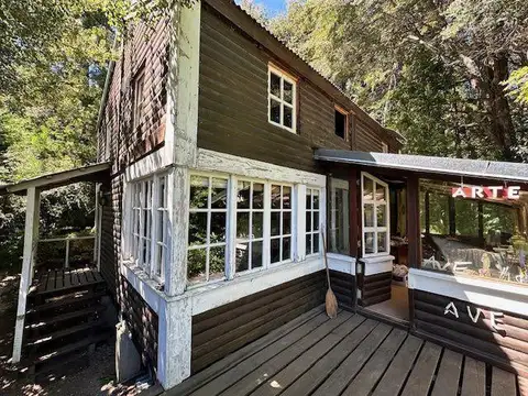 Única casa con excelente ubicación, sobre arroyo, Llao LLao