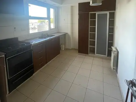 Departamento 4 ambientes con 2 baños