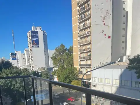 Departamento 4 Ambientes con balcón y cochera - Av. Independencia