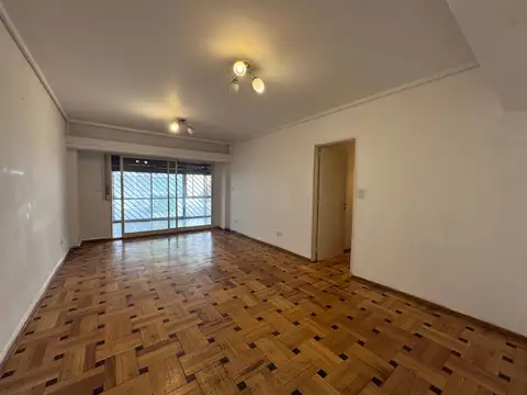 4 AMBIENTES CON PATIO.