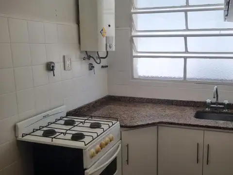 ALQUILER DEPTO 2 AMB CON PATIO Y PARRILLA OLIVOS