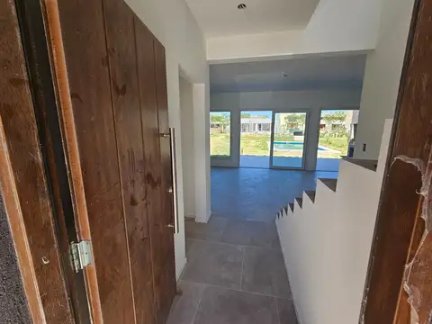 Casa 6 ambientes con 3 baños