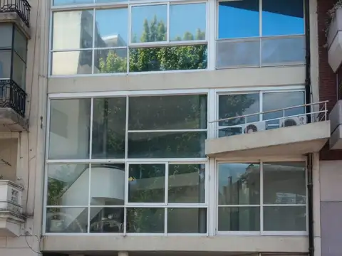 Salguero al 1500 Duplex  al frente y muy luminoso en los pisos 1º y 2º Apto Profesional venta con re