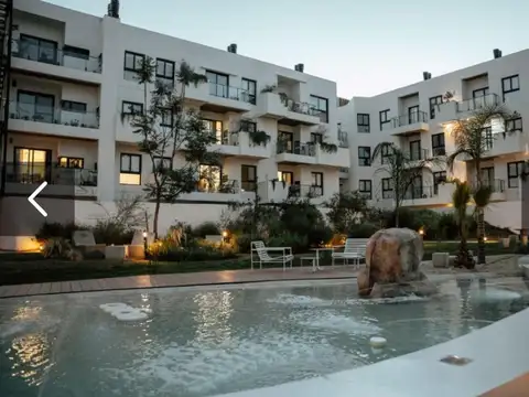 Departamento de 2 dormitorios a la venta en complejo Egeo
