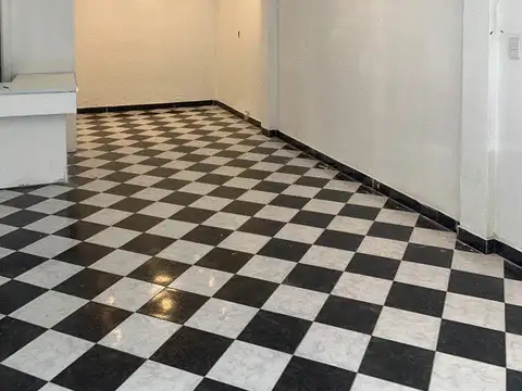 Local en Venta en Villa Luzuriaga, USD 60.000