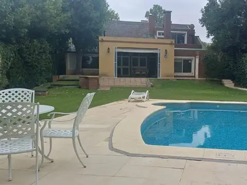 Casa 5 ambientes con 3 baños