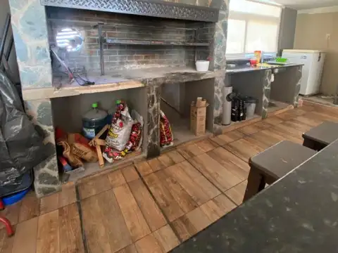 Casa 6 ambientes con 3 baños