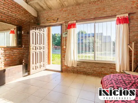 Casa 3 ambientes con 1 baño