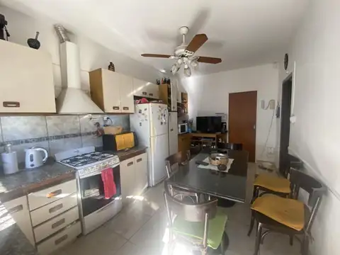 Casa 5 ambientes con 2 baños