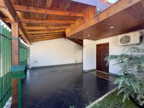 CASA sobre LOTE 10,50 de frente x 76 mts. de largo