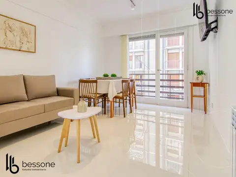 Departamento al frente con balcon saliente