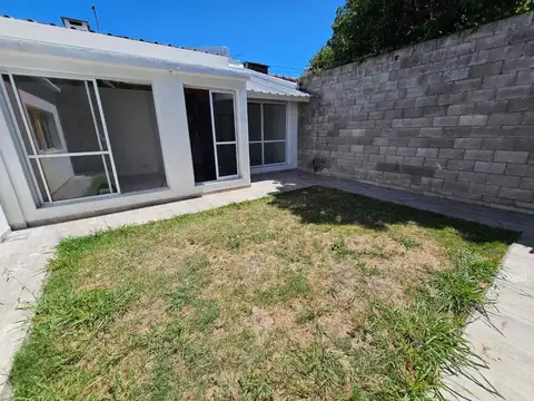 VENTA PH 4 AMBIENTES VILLA LUZURIAGA  CON PATIO