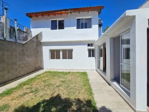 Depto Tipo Casa en Venta en Villa Luzuriaga, USD 72.000