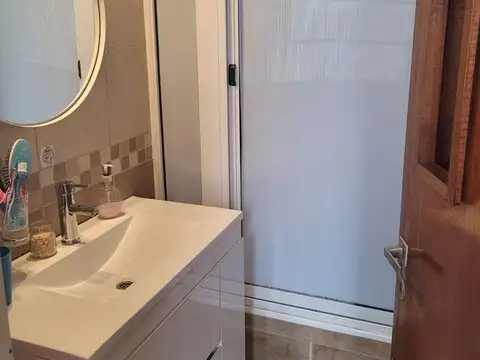 Casa 6 ambientes con 2 baños