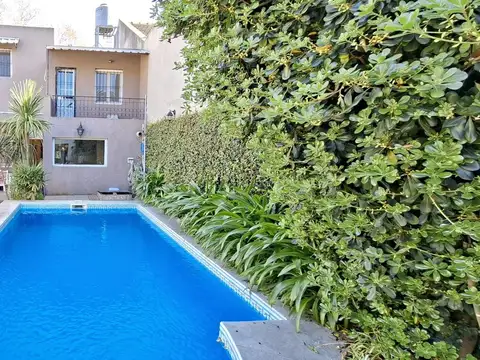 Hermosa casa de 4 ambientes  en Florida , con quincho y pileta -En venta