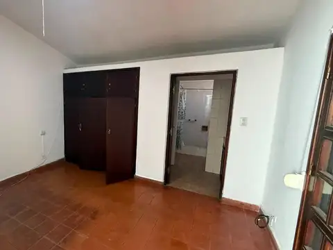 Casa en Alquiler con 2 cocheras
