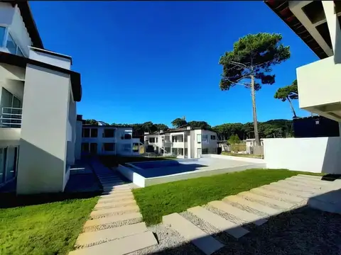 hermoso 2 ambientes amplio con piscina y jardines moderno