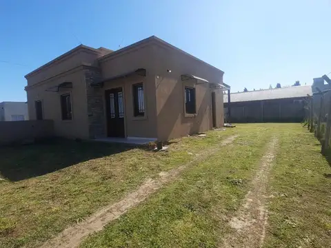 Casa 3 ambientes con 1 baño