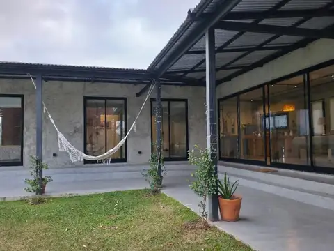 Casa 4 ambientes con 3 baños