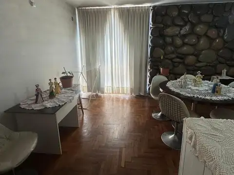 Casa 6 ambientes con 1 baño