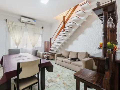 Depto Tipo Casa en Venta con 1 cocheras
