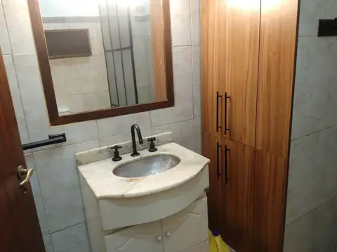 VENTA EN BLOQUE CASA MAS TRES DEPTOS 2 AMB J C PAZ