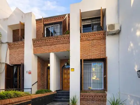 Casa 5 ambientes con 3 baños