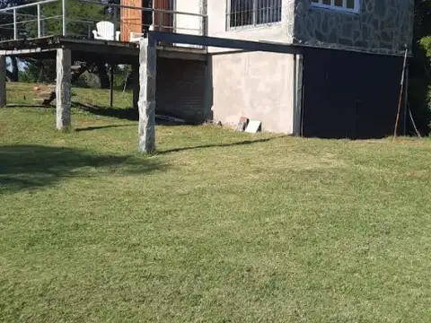 Casa 6 ambientes con 2 baños