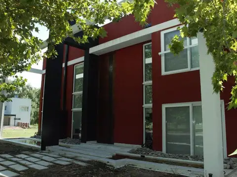 Casa en venta - 4 Dormitorios 3 Baños - La Plata