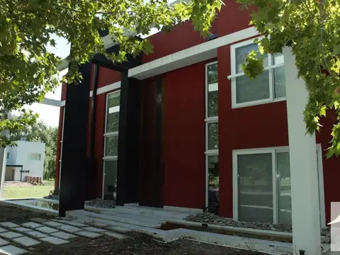Casa en venta - 4 Dormitorios 3 Baños - La Plata
