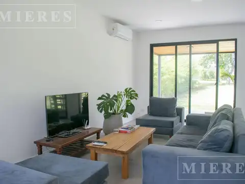 Casa en Alquiler con 1 cochera
