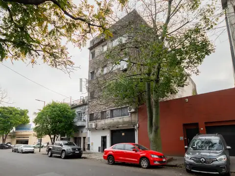 EDIFICIO/FABRICA DE 4 PISOS CON OFICINAS DEPOSITO MONTACARGA EXCELENTE UBICACIÓN