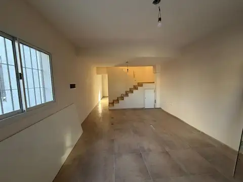 Depto Tipo Casa en Venta de 2 dormitorios