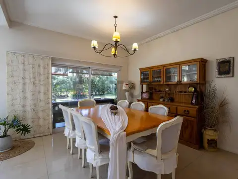 Casa 4 ambientes con 4 baños