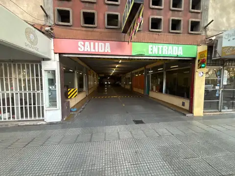 Venta de cochera cerrada en el centro de mendoza