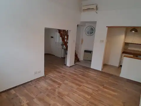 Depto Tipo Casa en Alquiler de 1 dormitorio