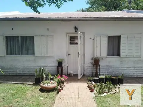 Casa en venta - 2 Dormitorios 1 Baño - Cochera - 350Mts2 - Almirante Brown