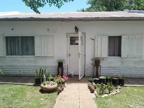 Casa en venta - 2 Dormitorios 1 Baño - Cochera - 350Mts2 - Almirante Brown