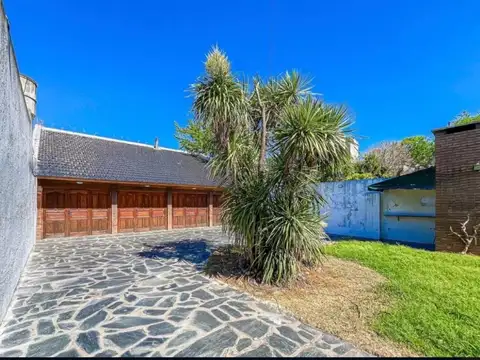 Casa en Venta con 5 cocheras