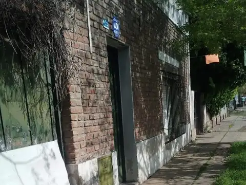 CASA EN VENTA - ZONA SEMI INDUSTRIAL