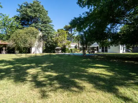 Casa en Venta con 2 cocheras